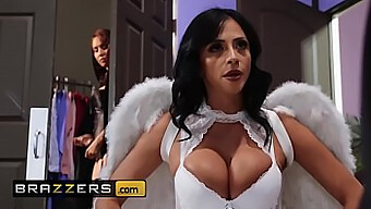 Ariella Ferrera Och Isis Love Hänger Sig Åt Het Och Het Lesbisk Action Med Sexleksaker