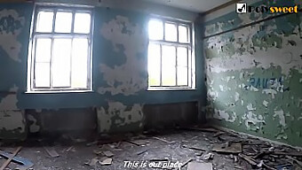 Une Chambre D'Étudiante Abandonnée Accueille Une Orgie Russe Sauvage