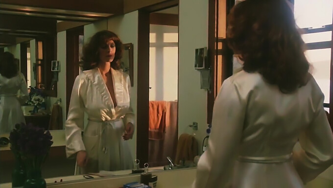 La Classica Bellezza Pelosa Di Kay Parker In Una Scena Doccia