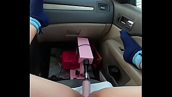 Un Viaje Divertido A Casa Con Una Máquina Seductora