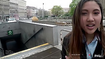 Pov Video Nadržené Asijské Teenky, Která Je V Prdeli Na Své První Cestě Do Zahraničí