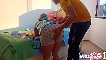 Sexul Interzis În Baie Al Fiului Vitreg Și Al Tatălui Vitreg Duce La Un Creampie Intens