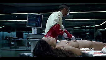 Encontro Sensual De Thandie Newton E Angela Sarafyan Em Westworld - Temporada 1, Episódio 7