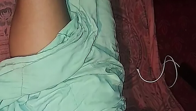 Bhabhi Desi Menikmati Seks Kasar Dengan Ipar Laki-Lakinya