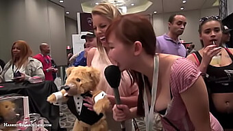 Аматьорска Бюстова Бритни Амбър С Teddylovebear На Ae Expo