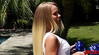 Busty Cheerleader Får Creampie Under Passioneret Sex