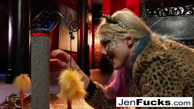 Jen Hexxx帮助leya进行乳制品灌肠