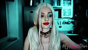 Garota Adolescente Se Excita Com O Role-Play De Harley Quinn