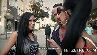 Polna Prsi Nemška Milf Jacky Lawless Dobi Svoje Velike Naravne Joške In Ritko Pofukano Na Prostem