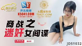 亚洲业余少女被bdsm女主人支配,深深地接受阴茎