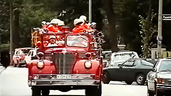 En Sıcak Öğrenci Ve Karısıyla Klasik Yurt Seks