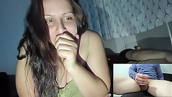 Voajeristični Užitek Cuckold Žene, Ko Gleda Drugega Moškega, Ki Se Masturbira