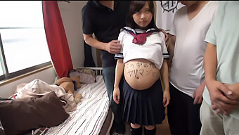 Rina, Une Fille Japonaise Enceinte, Reçoit Une Éjaculation Interne Avant D'Obtenir Son Diplôme.