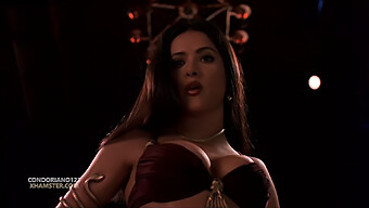 Salma Hayek'S Seductive Lingerie Performance