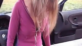 ¡video Casero De Una Chica Corriéndose En El Rabo Del Coche! ¡te Encantará!