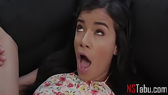 La Joven Puta Savannah Sixx Suplica A Papá Que La Folle Duro