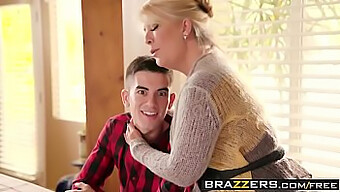 أرييلا فيريرا وجوردي النياندا في لقاء مكتبي ساخن في سلسلة Brazzers' Milf