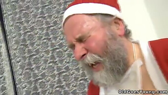 Video A Tema Natale Con Babbo Natale Come Donatore Di Regali